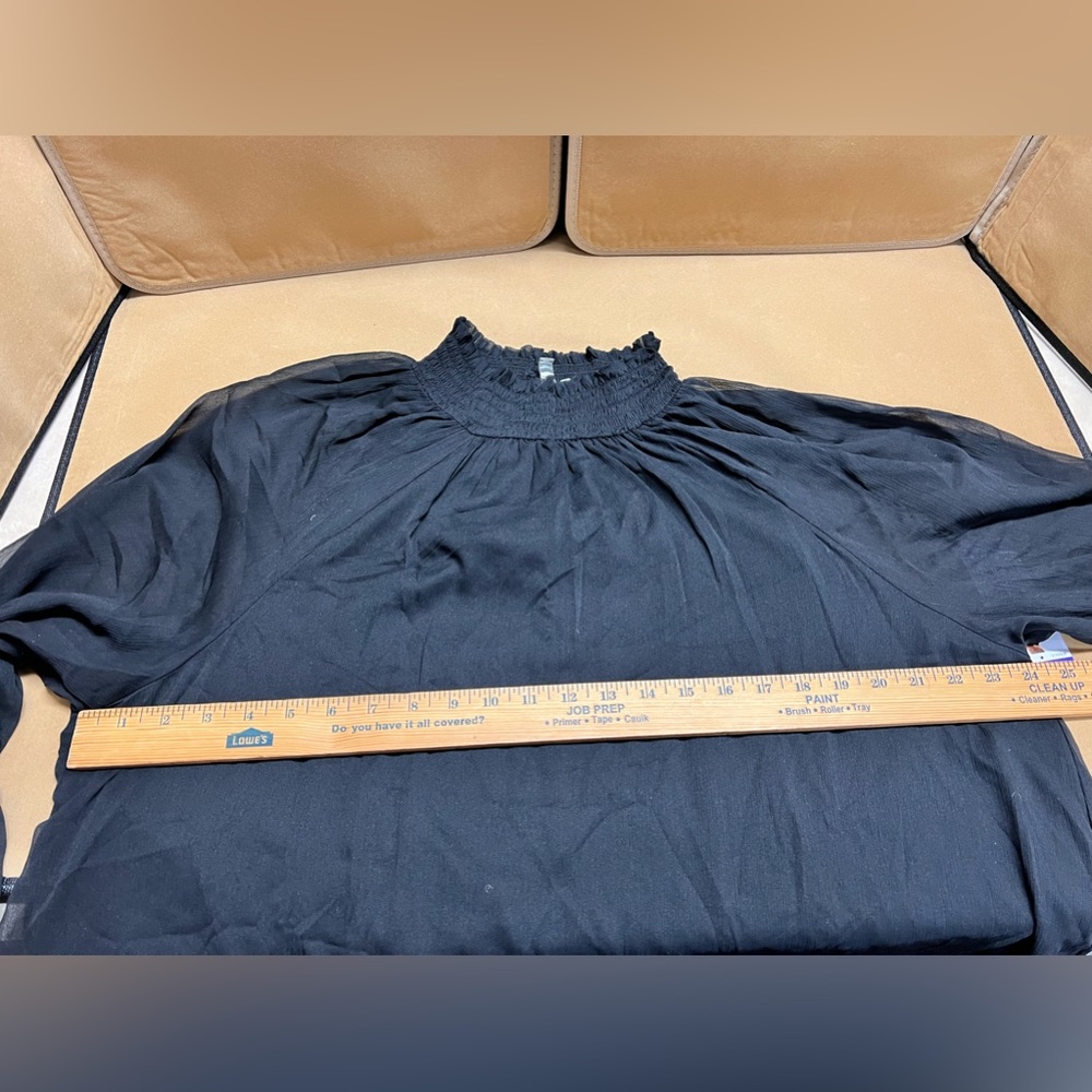 Long sleeve smocked top - Picture 8 of 10